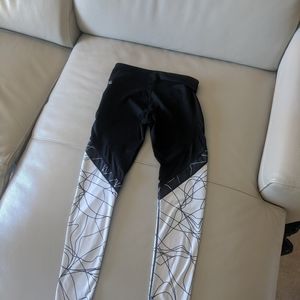 fabletics Black and White abstract leggings